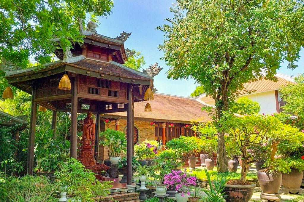 Begin your temple visit with Hue’s morning calm